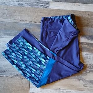 Under Armour, large capri compression leggings.